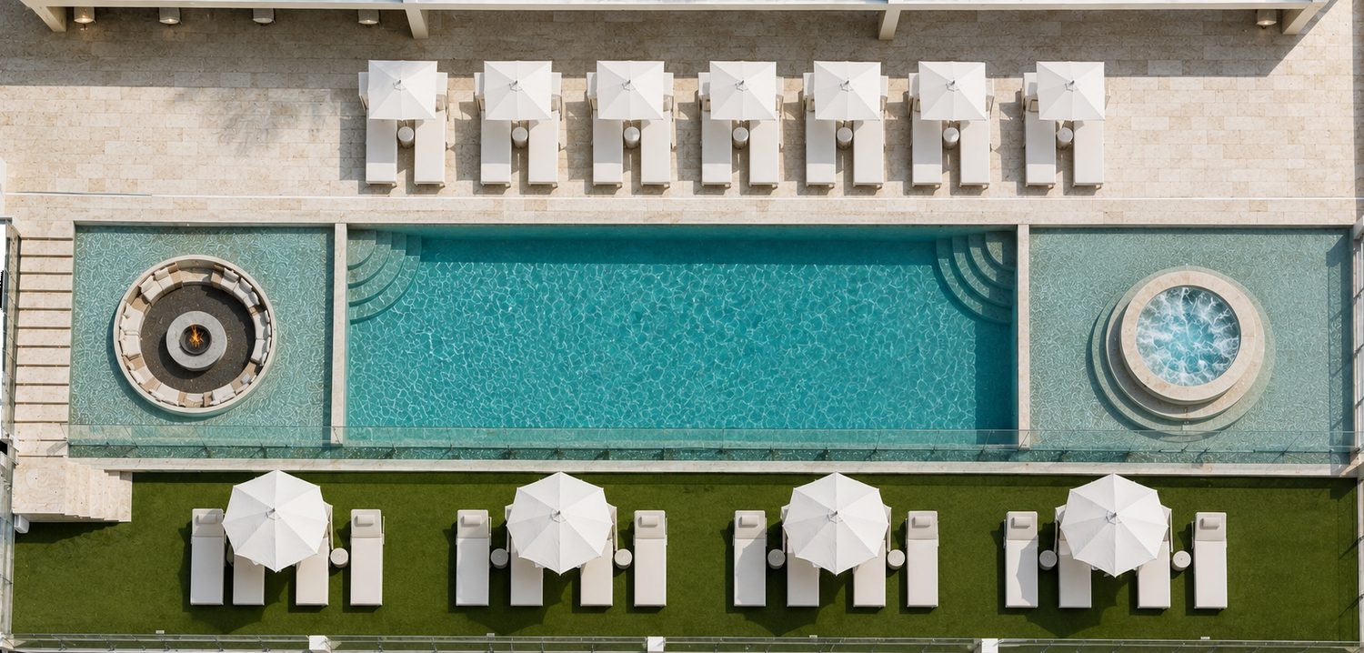 Montemar pool deck: infinity pool, jacuzzi and fire lounge